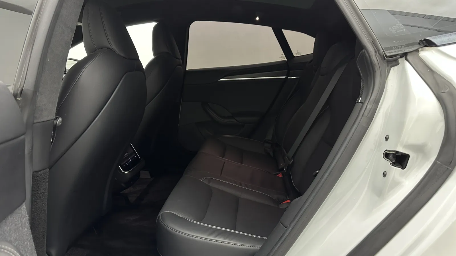Tesla Model S photo 30