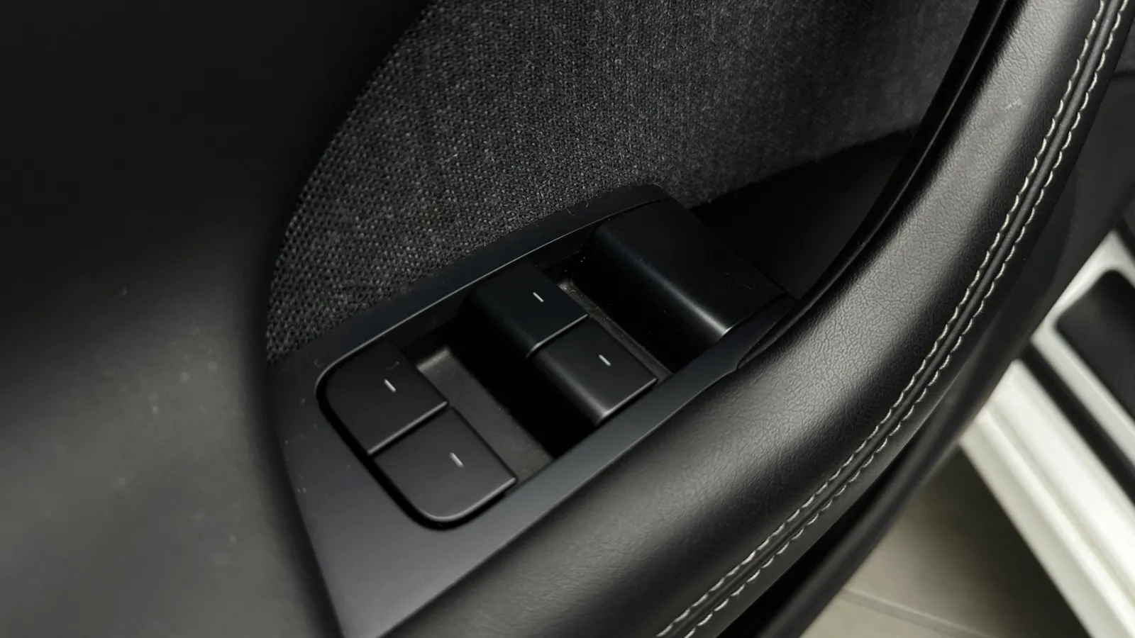 Tesla Model S photo 11