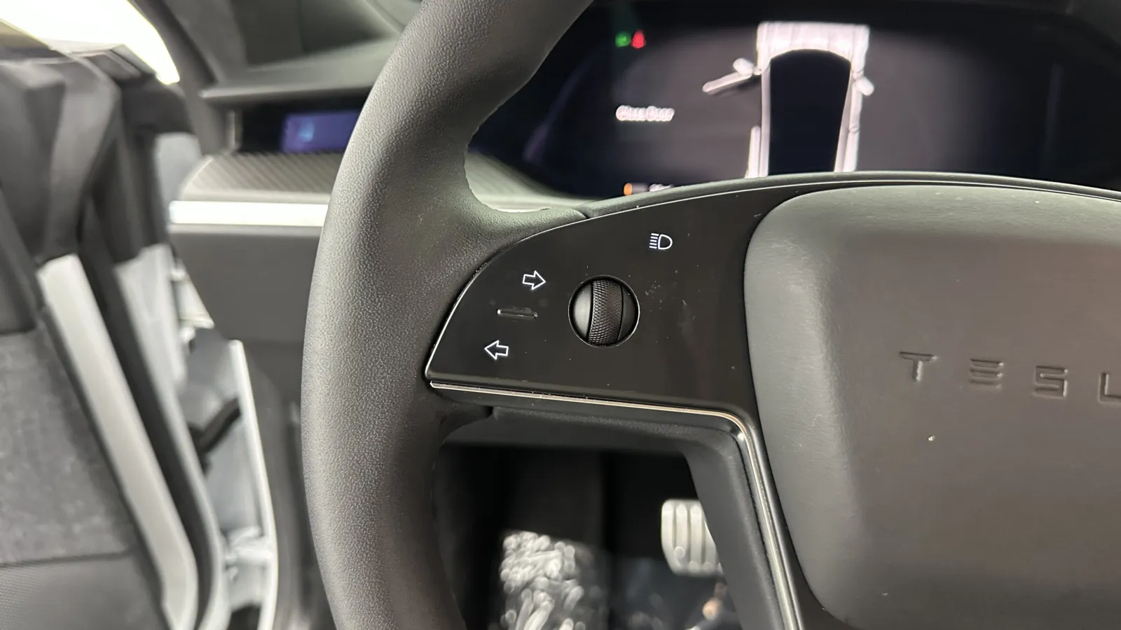 Tesla Model S photo 28