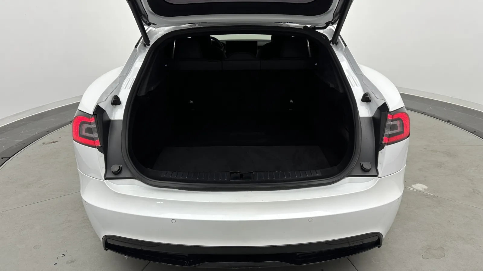 Tesla Model S photo 37