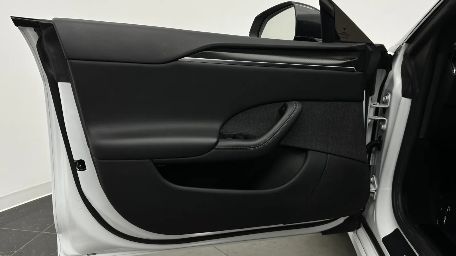 Tesla Model S photo 9