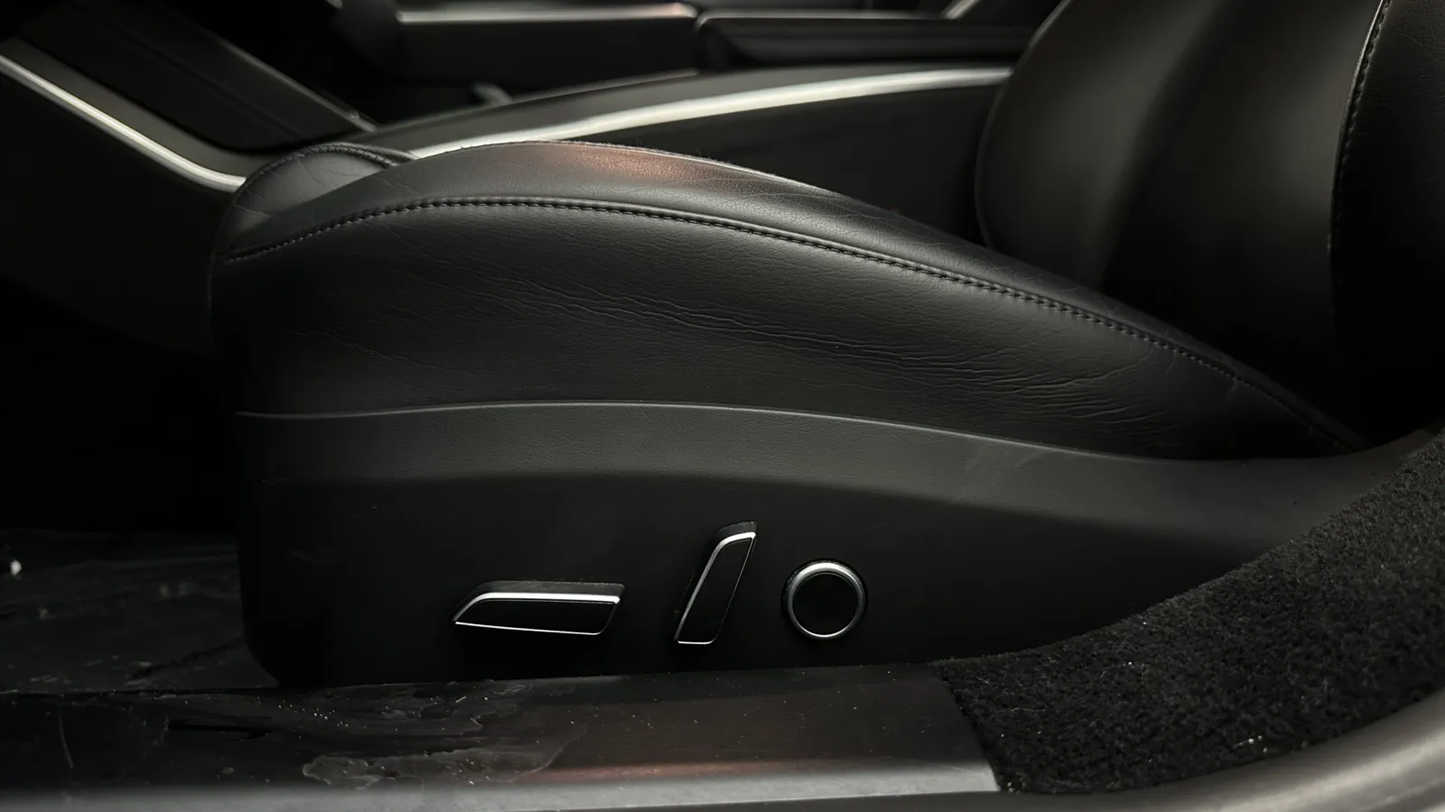 Tesla Model S photo 12