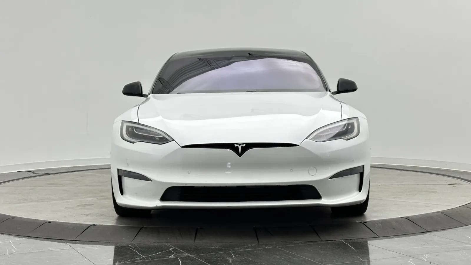 Tesla Model S photo 2