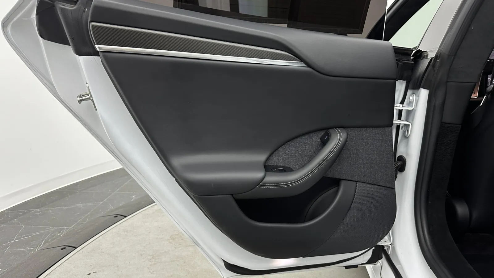 Tesla Model S photo 31
