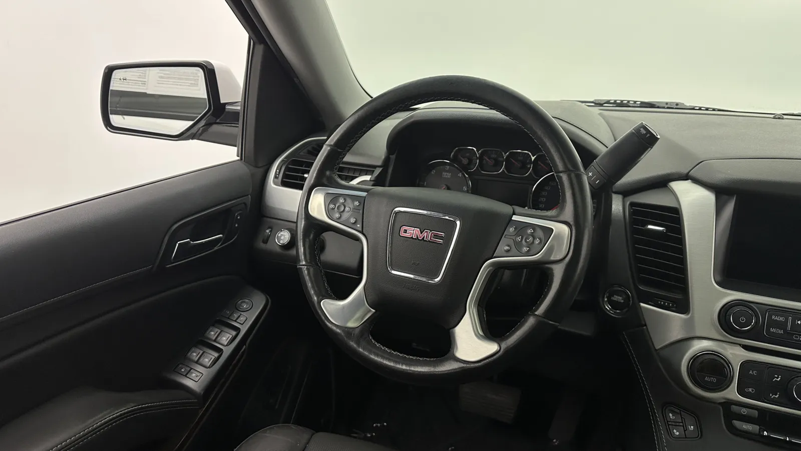 GMC Yukon photo 28