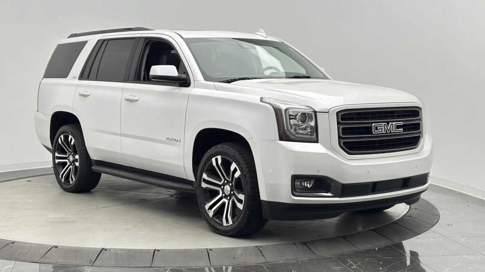 GMC Yukon photo 3