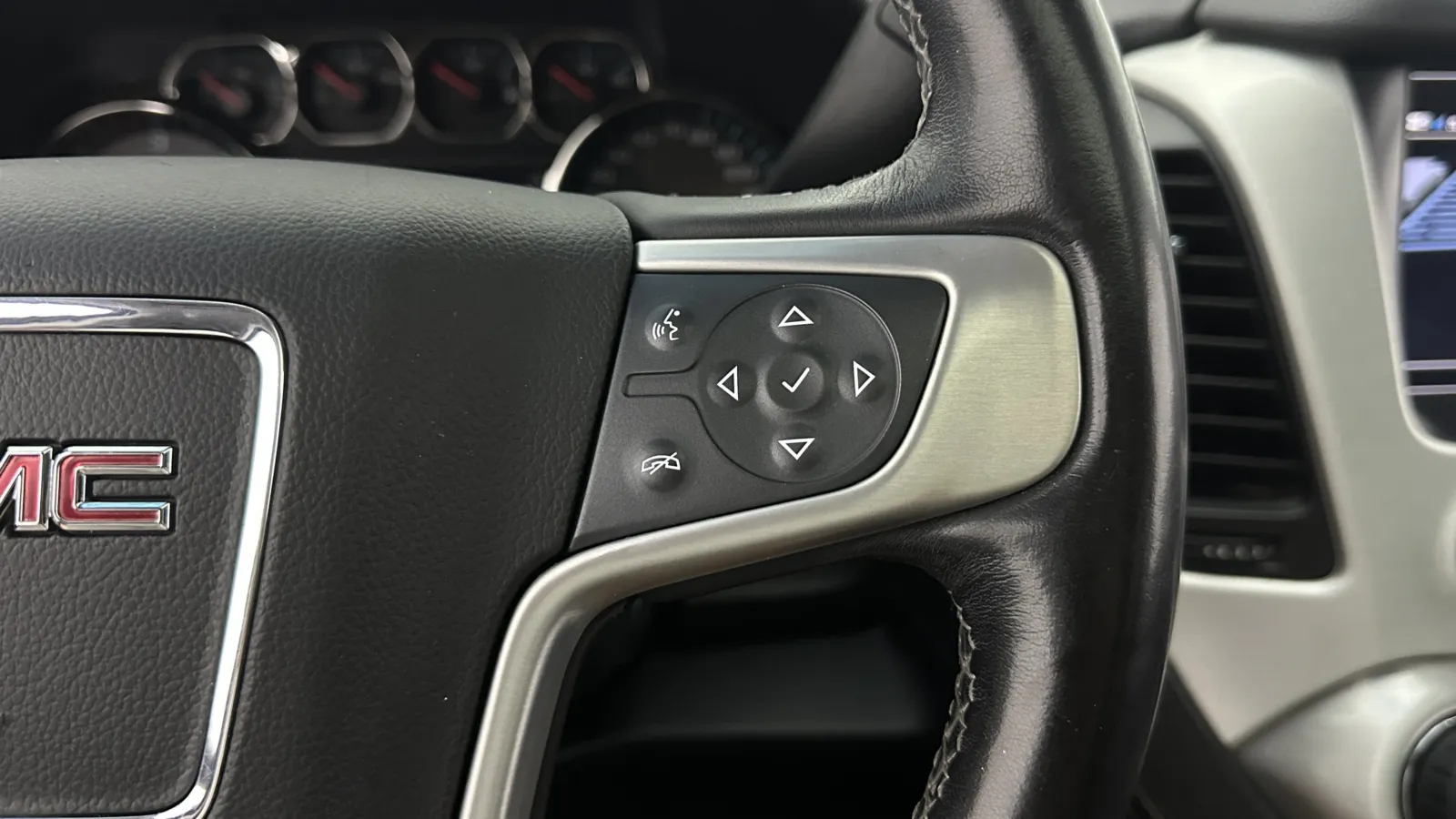 GMC Yukon photo 23
