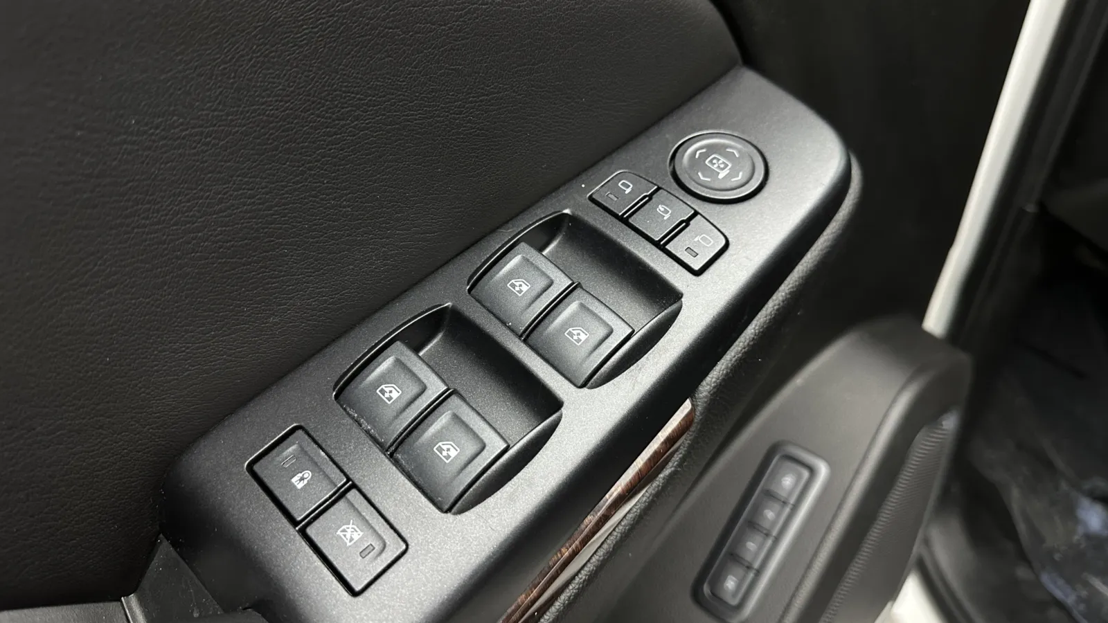 GMC Yukon photo 13