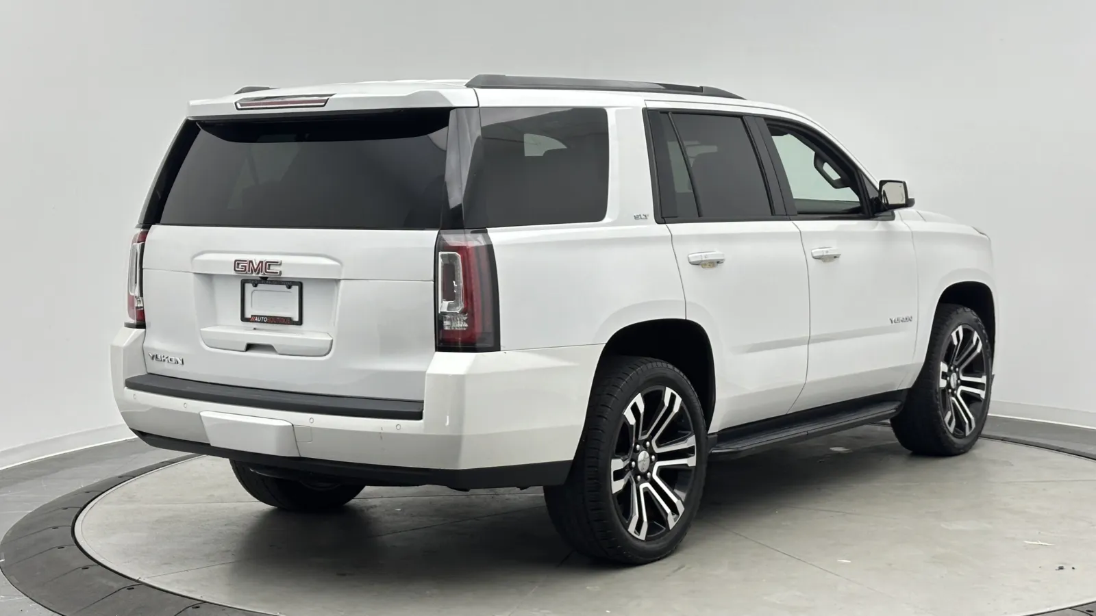GMC Yukon photo 9