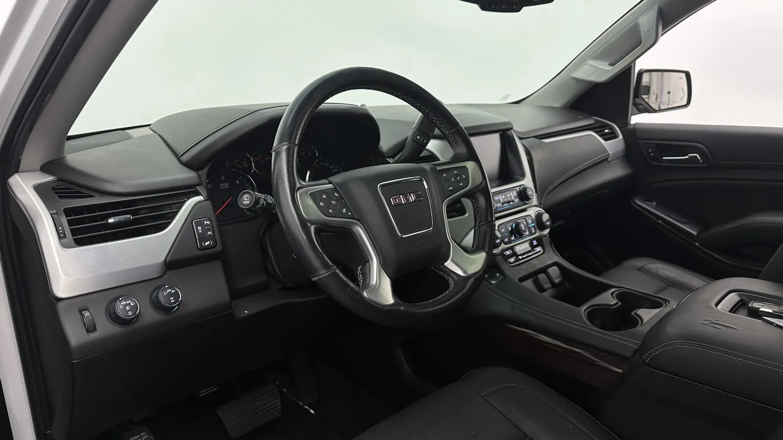 GMC Yukon photo 12