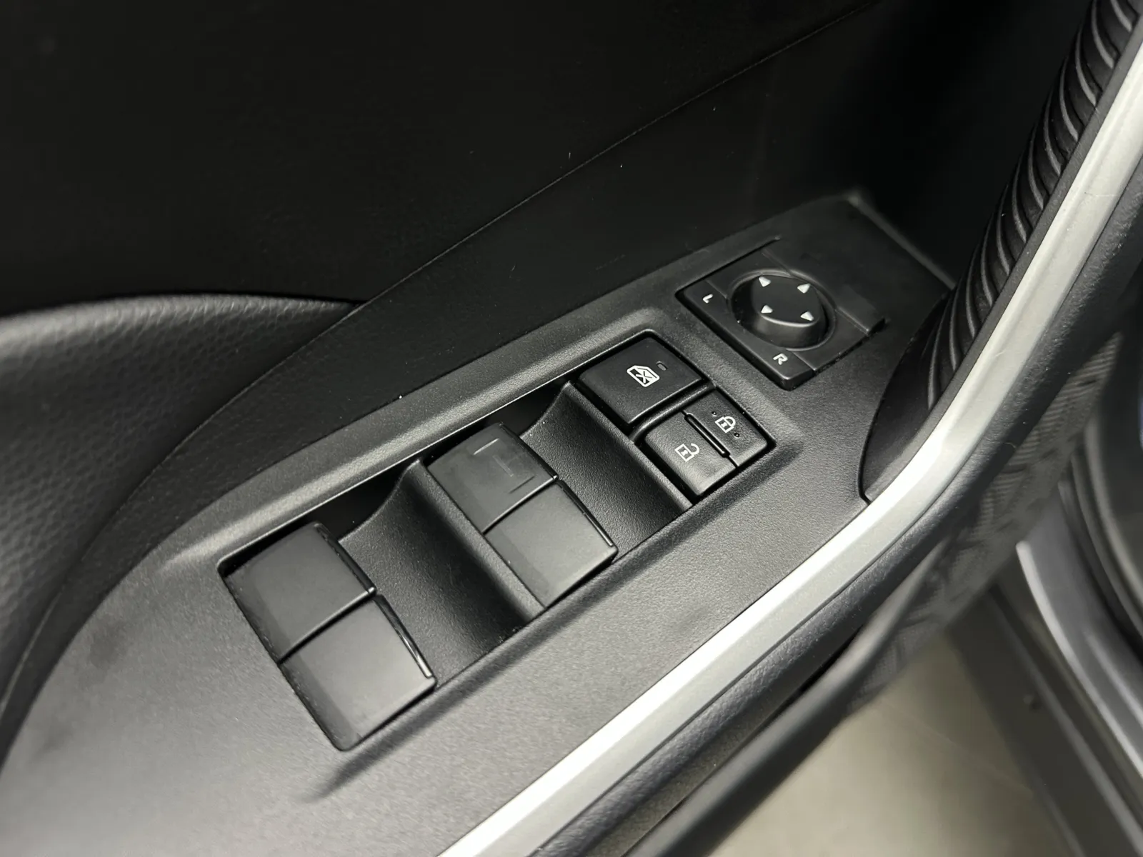 Toyota RAV4 photo 11