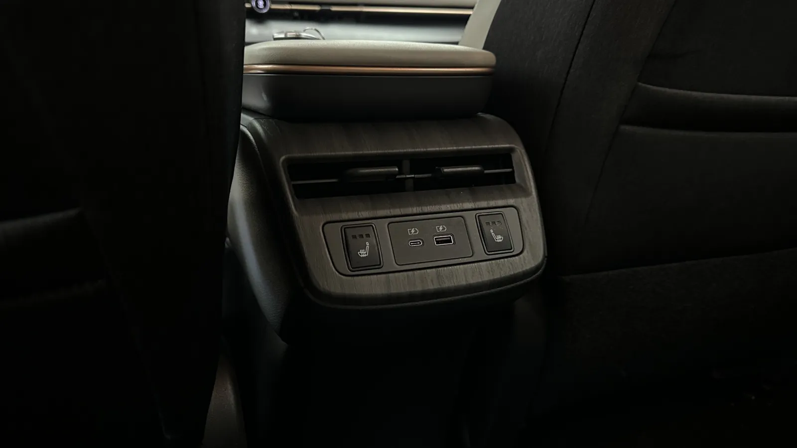 Nissan Ariya photo 27