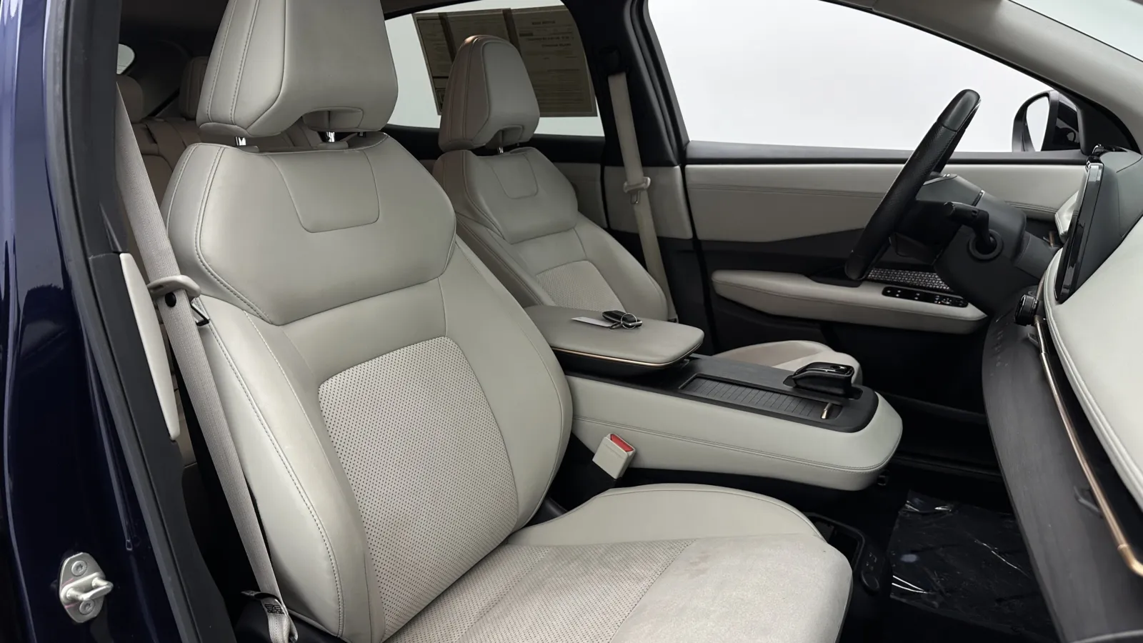 Nissan Ariya photo 37