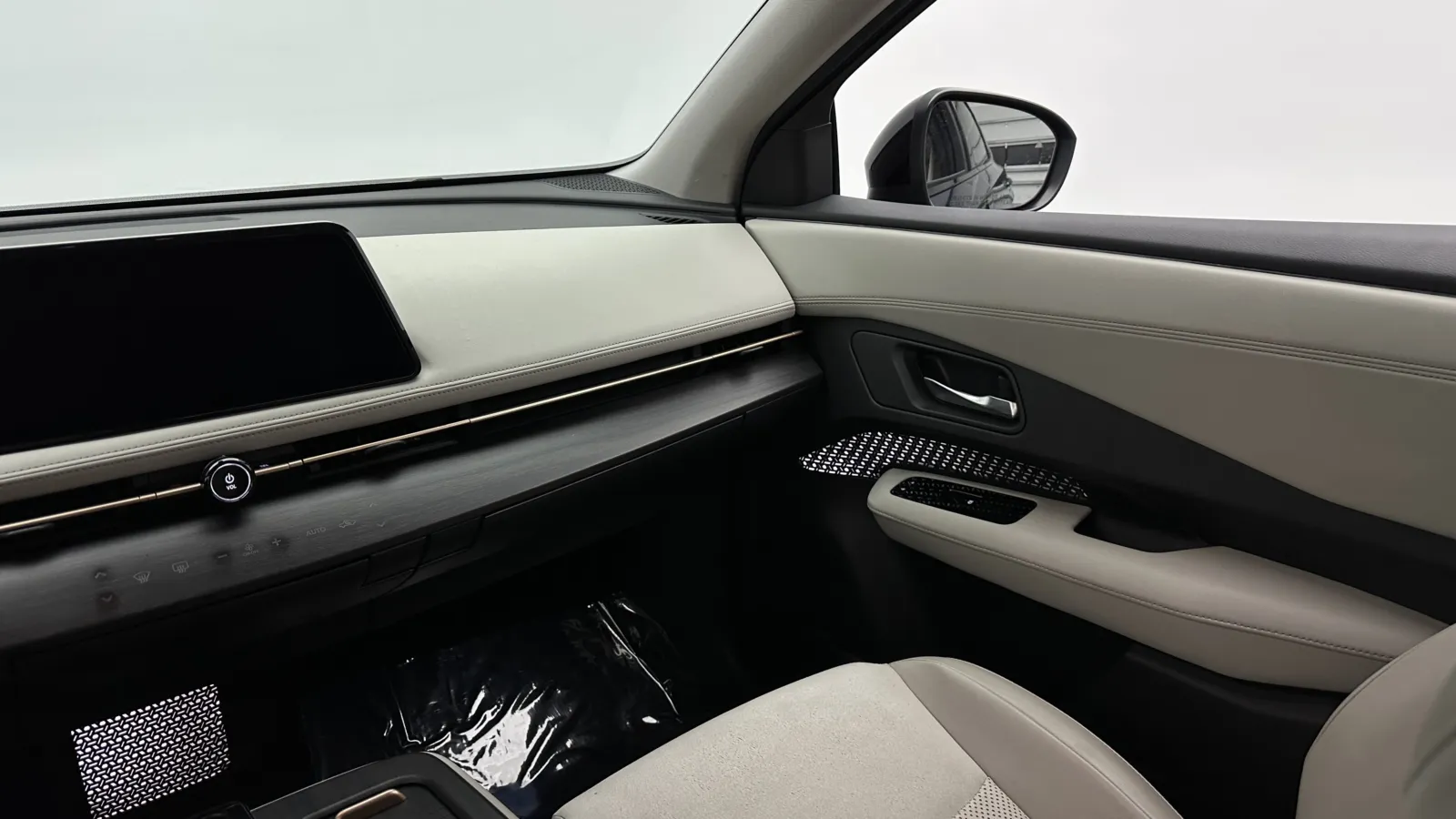 Nissan Ariya photo 31