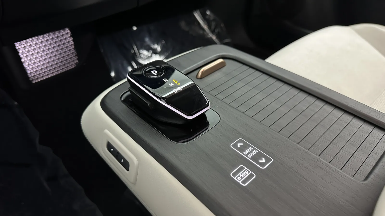 Nissan Ariya photo 19