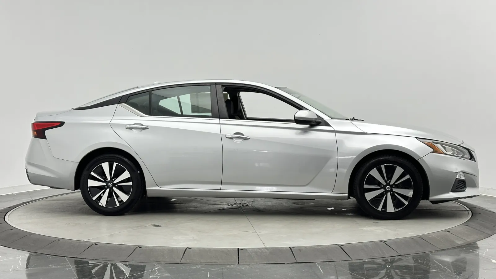 Nissan Altima photo 8