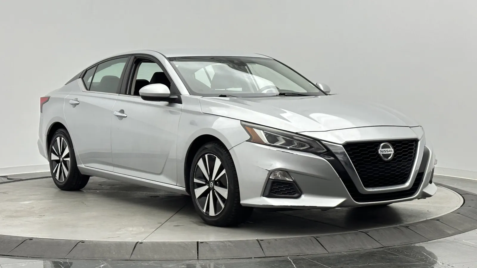 Nissan Altima photo 3
