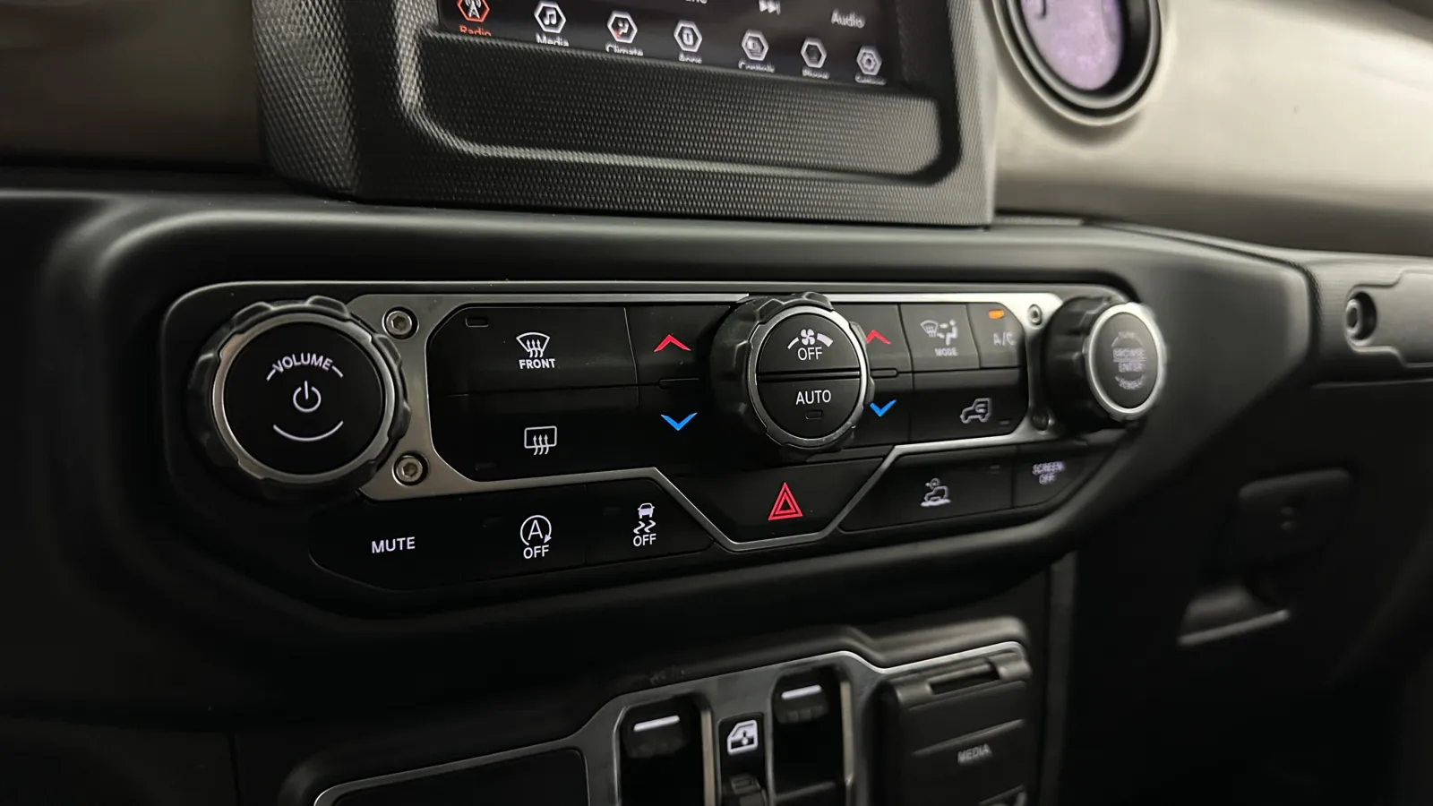 Jeep Gladiator photo 15