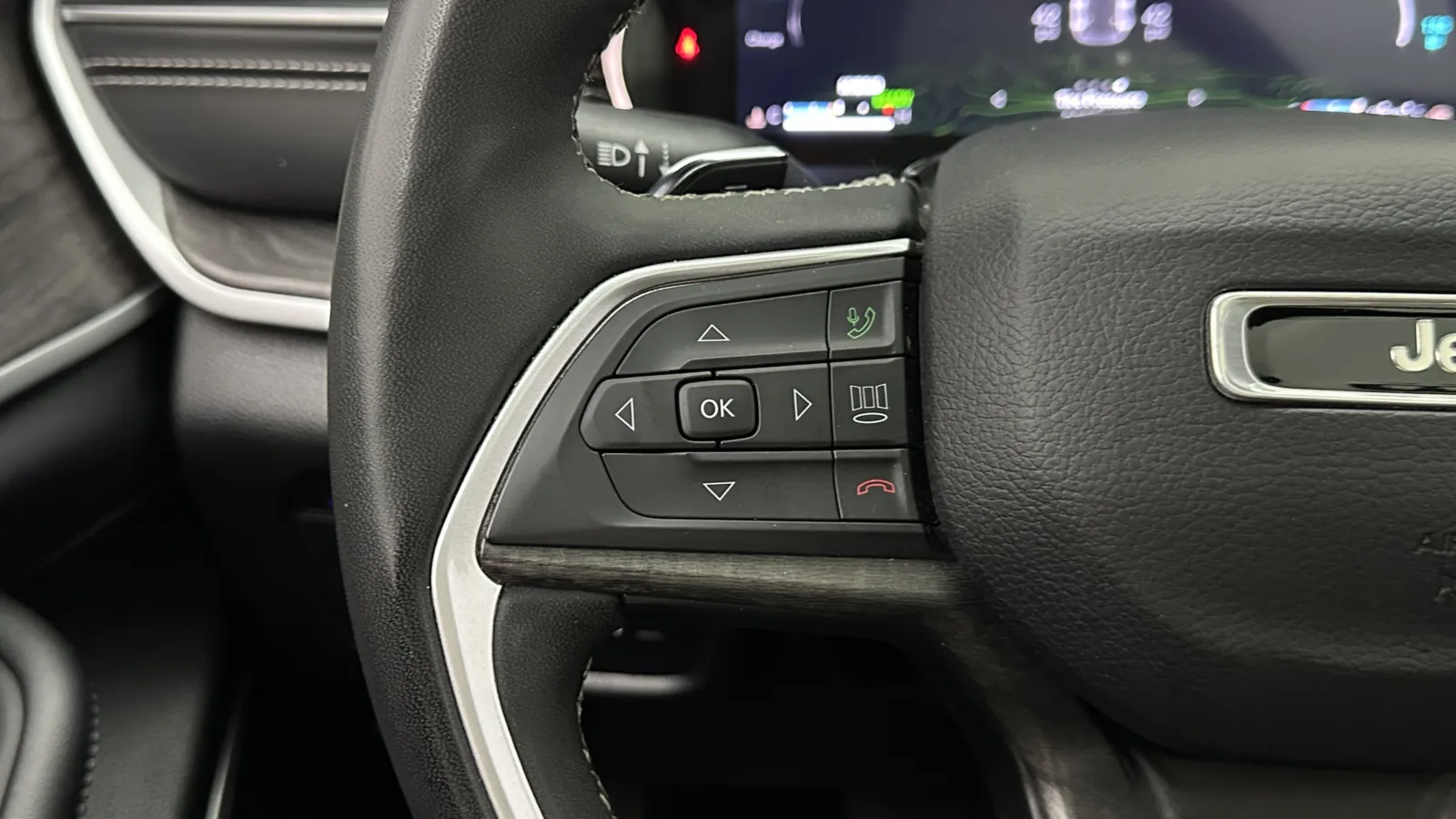 Jeep Grand Cherokee photo 24