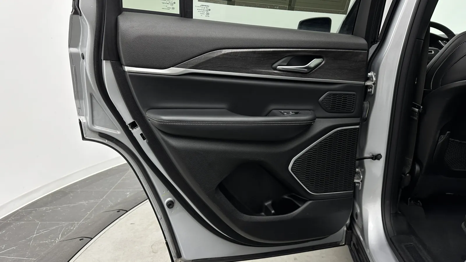 Jeep Grand Cherokee photo 27