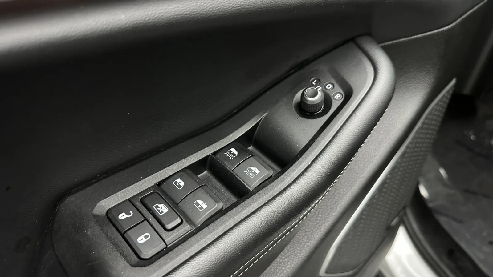 Jeep Grand Cherokee photo 13