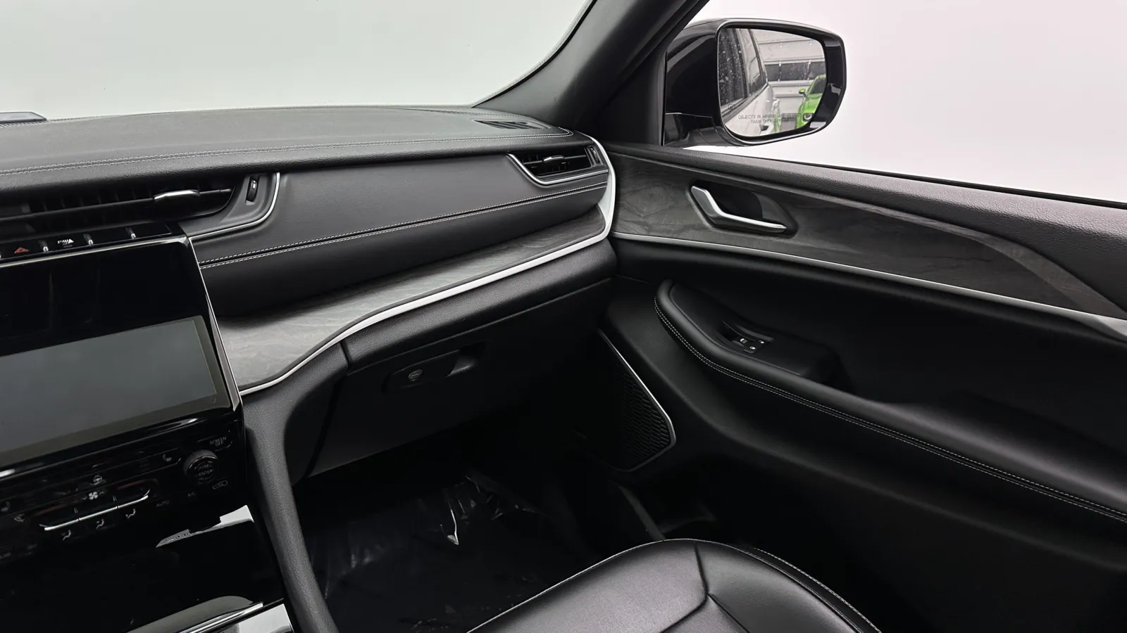 Jeep Grand Cherokee photo 31