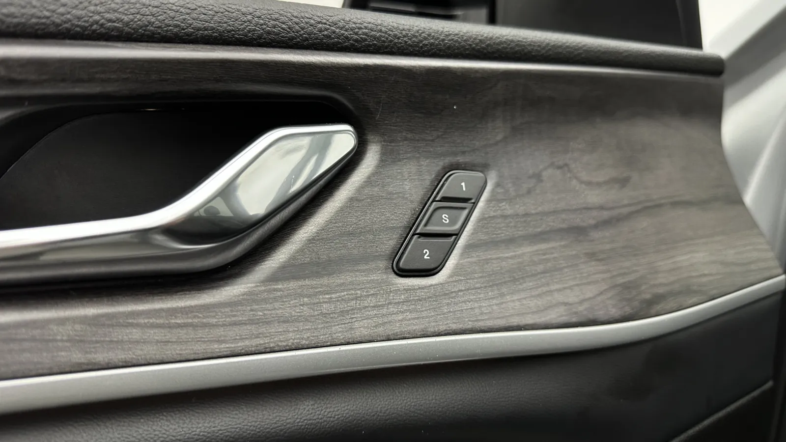 Jeep Grand Cherokee photo 14