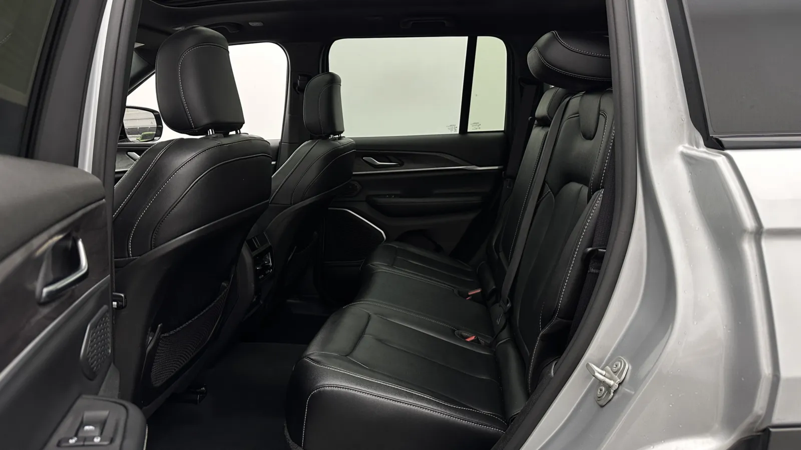 Jeep Grand Cherokee photo 26