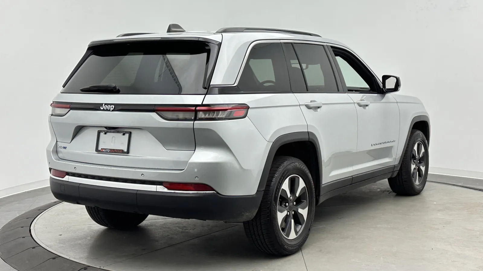 Jeep Grand Cherokee photo 9