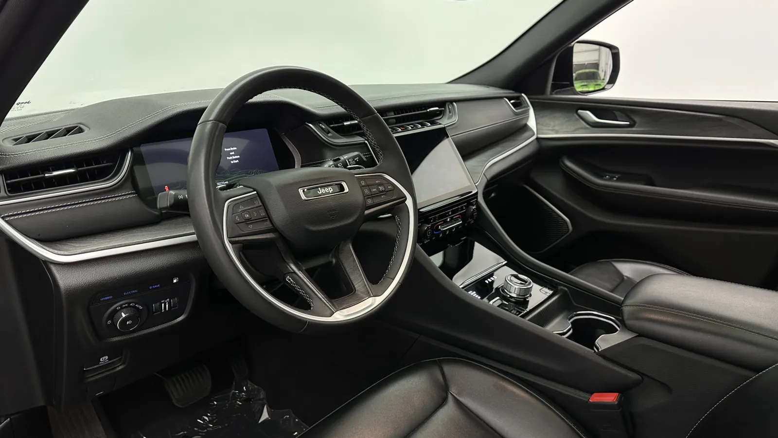 Jeep Grand Cherokee photo 12