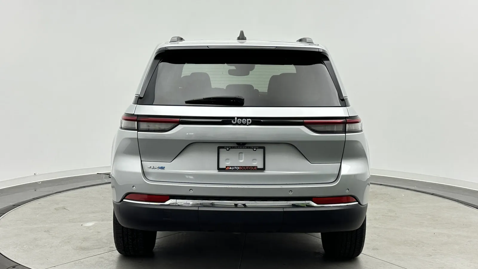 Jeep Grand Cherokee photo 8