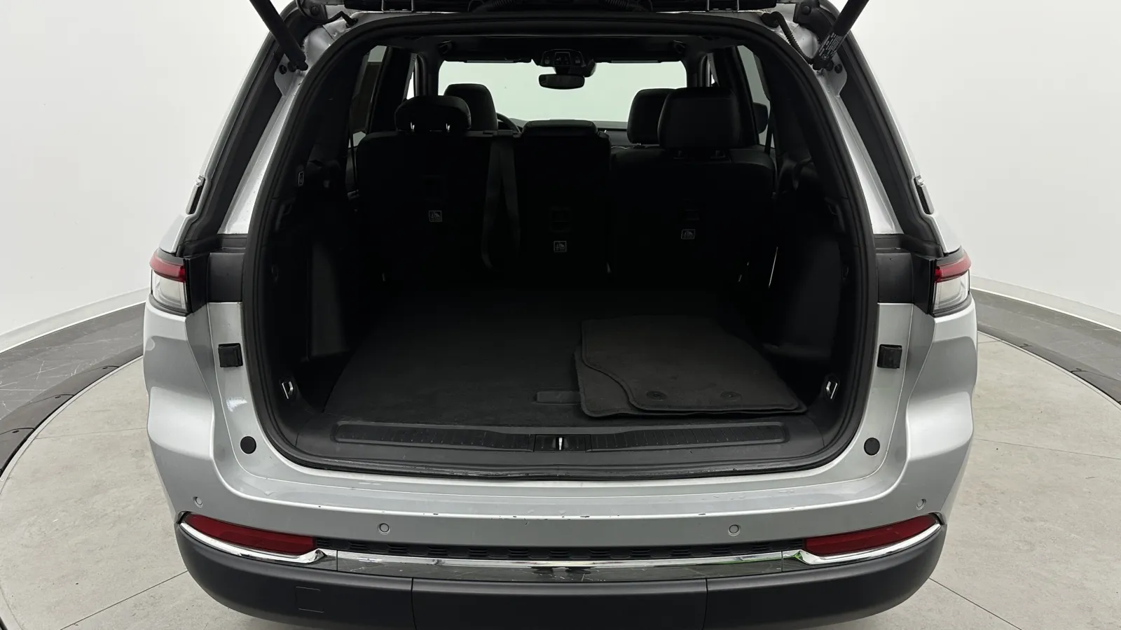 Jeep Grand Cherokee photo 32