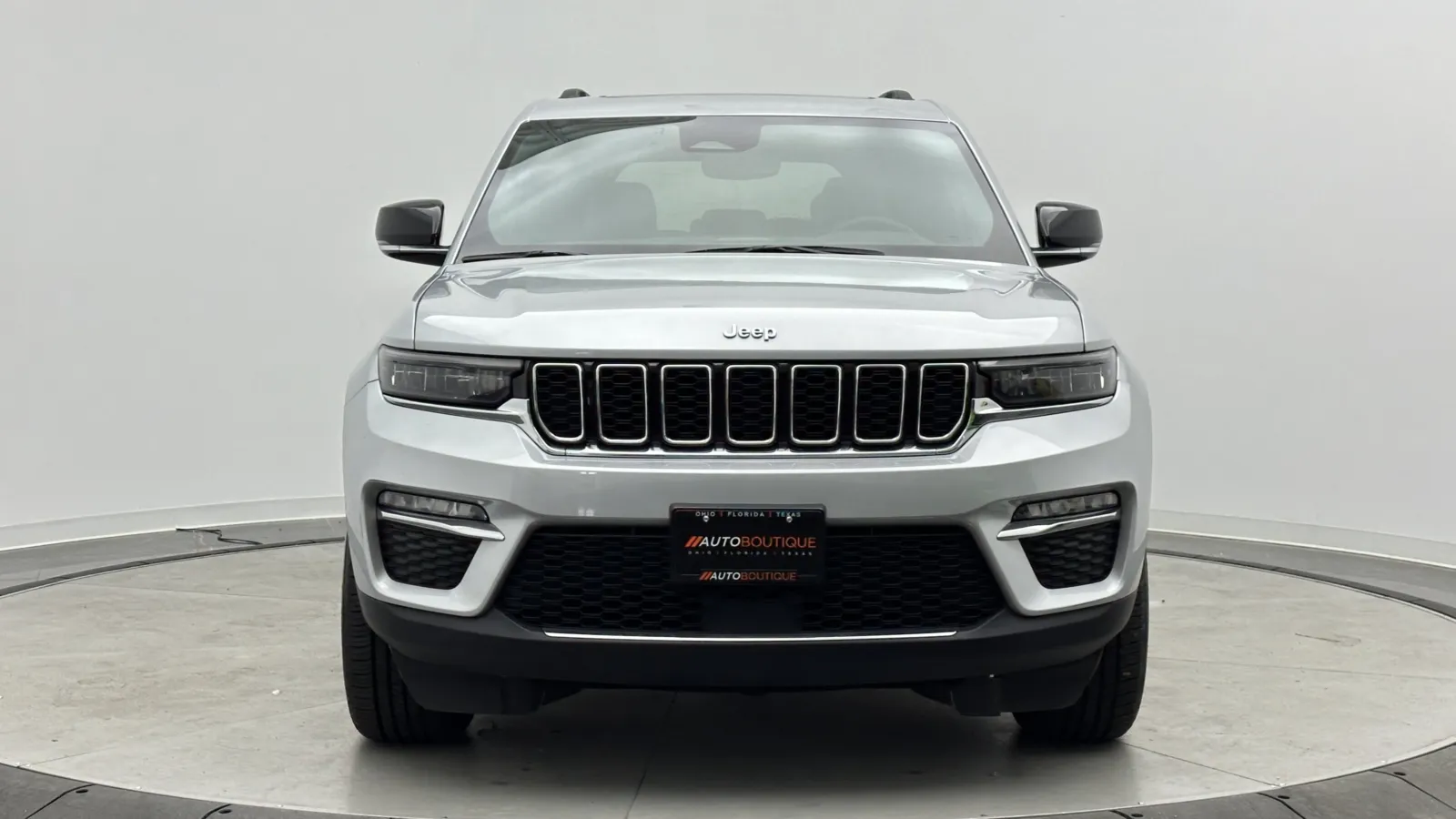 Jeep Grand Cherokee photo 2