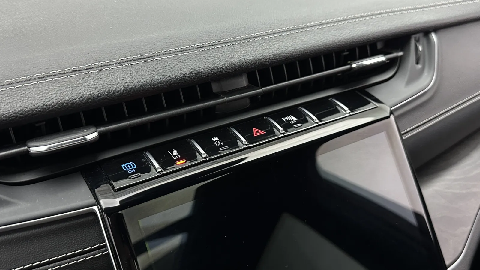 Jeep Grand Cherokee photo 21