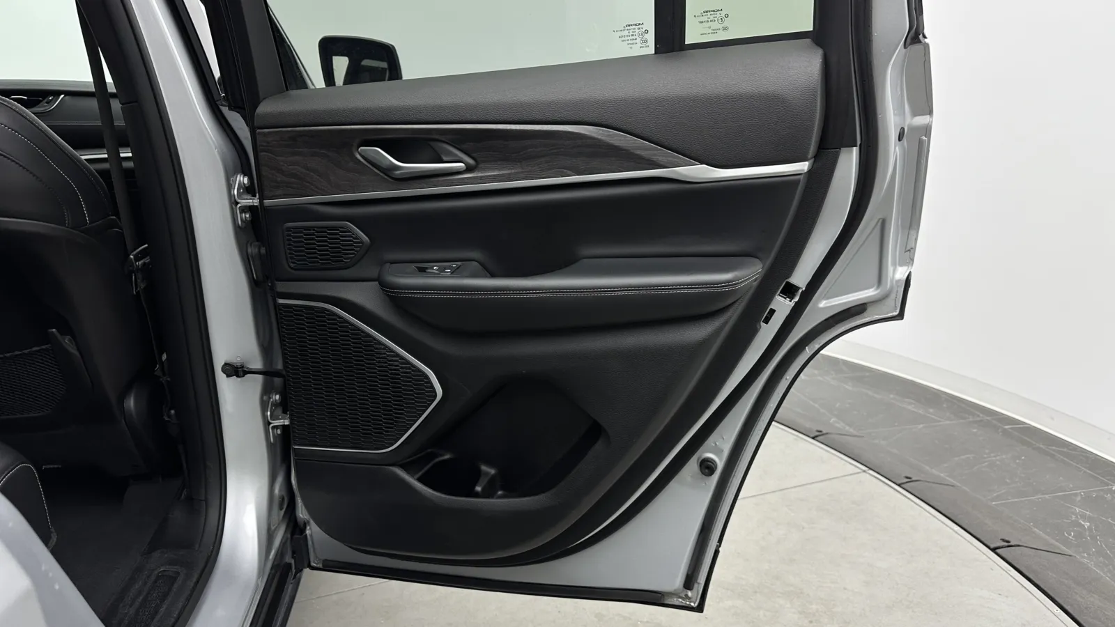 Jeep Grand Cherokee photo 34