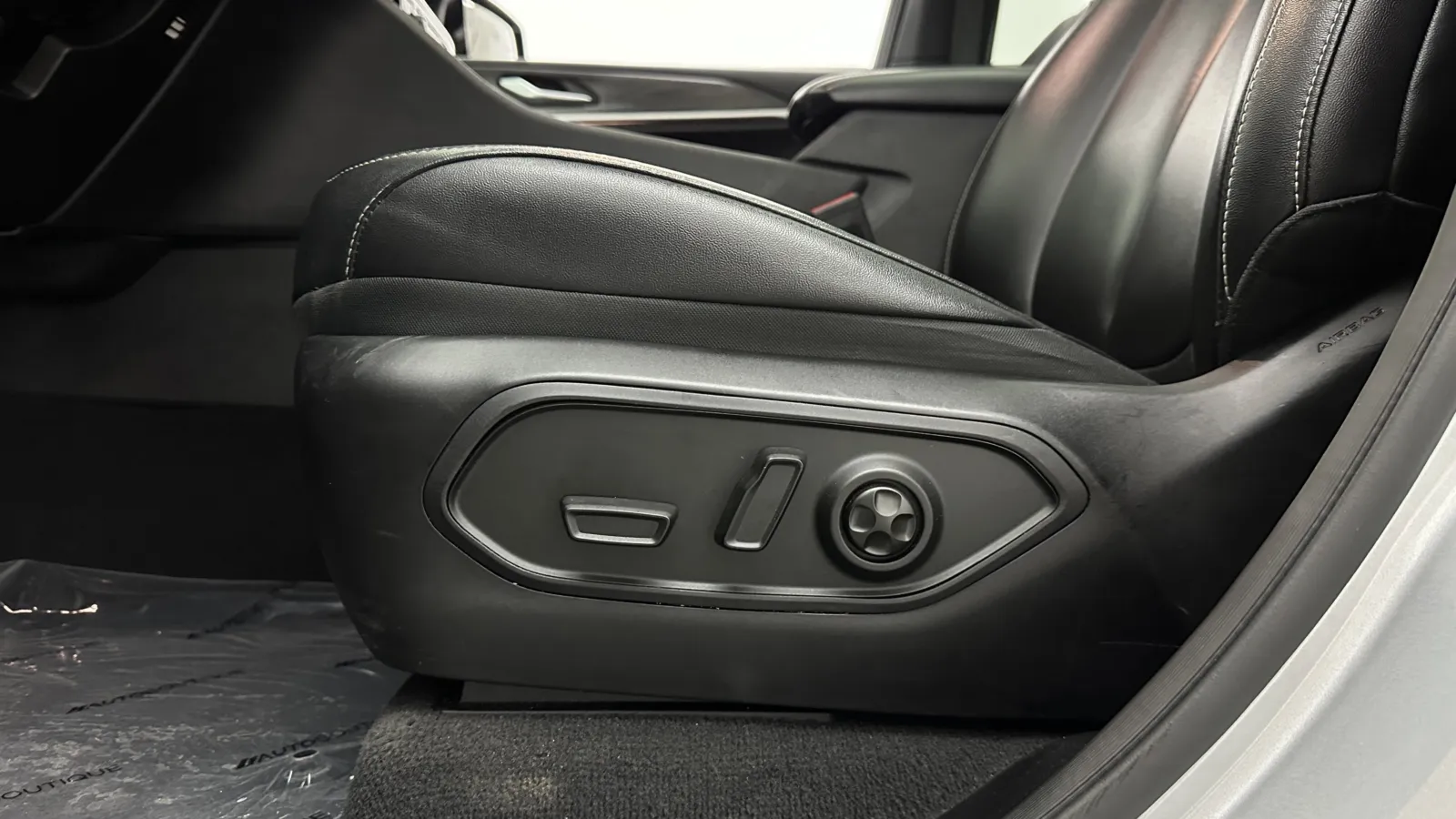 Jeep Grand Cherokee photo 16