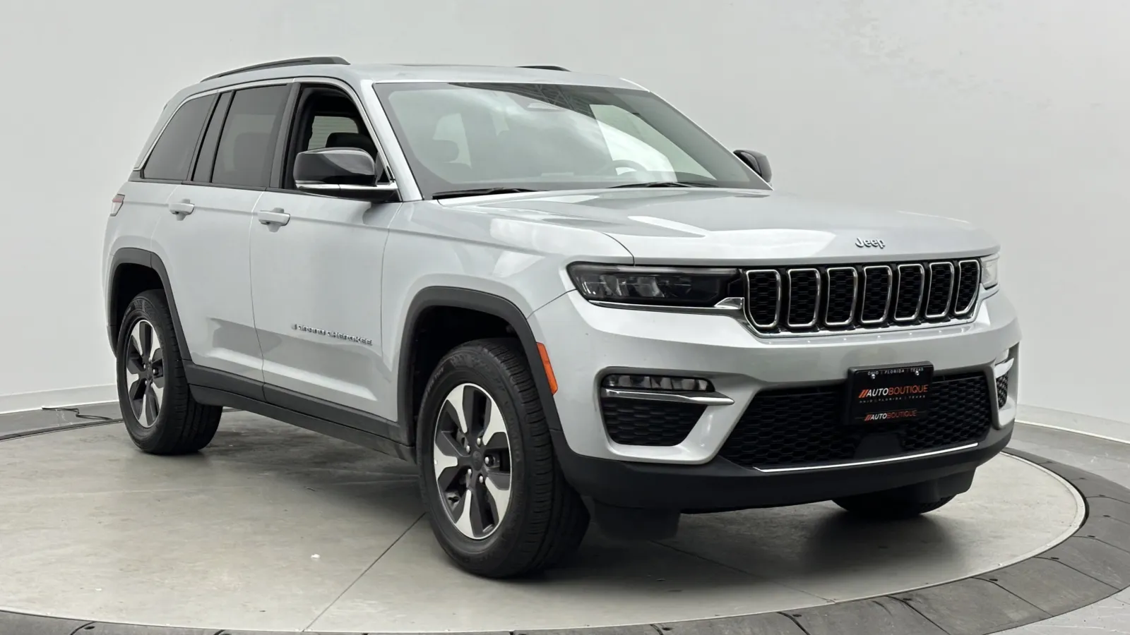 Jeep Grand Cherokee photo 3