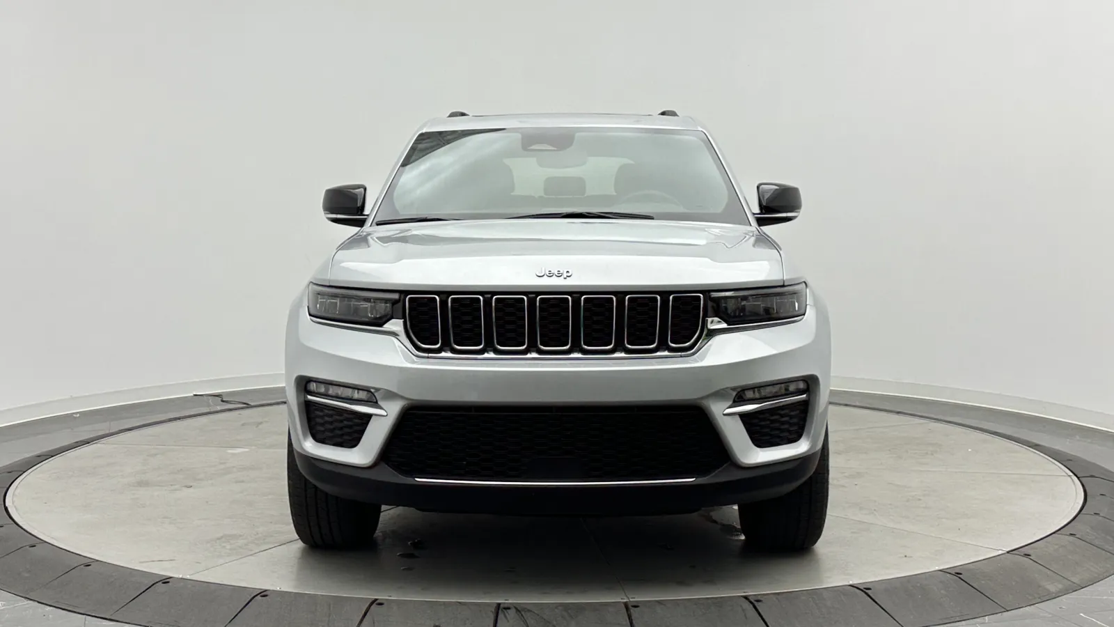 Jeep Grand Cherokee photo 2