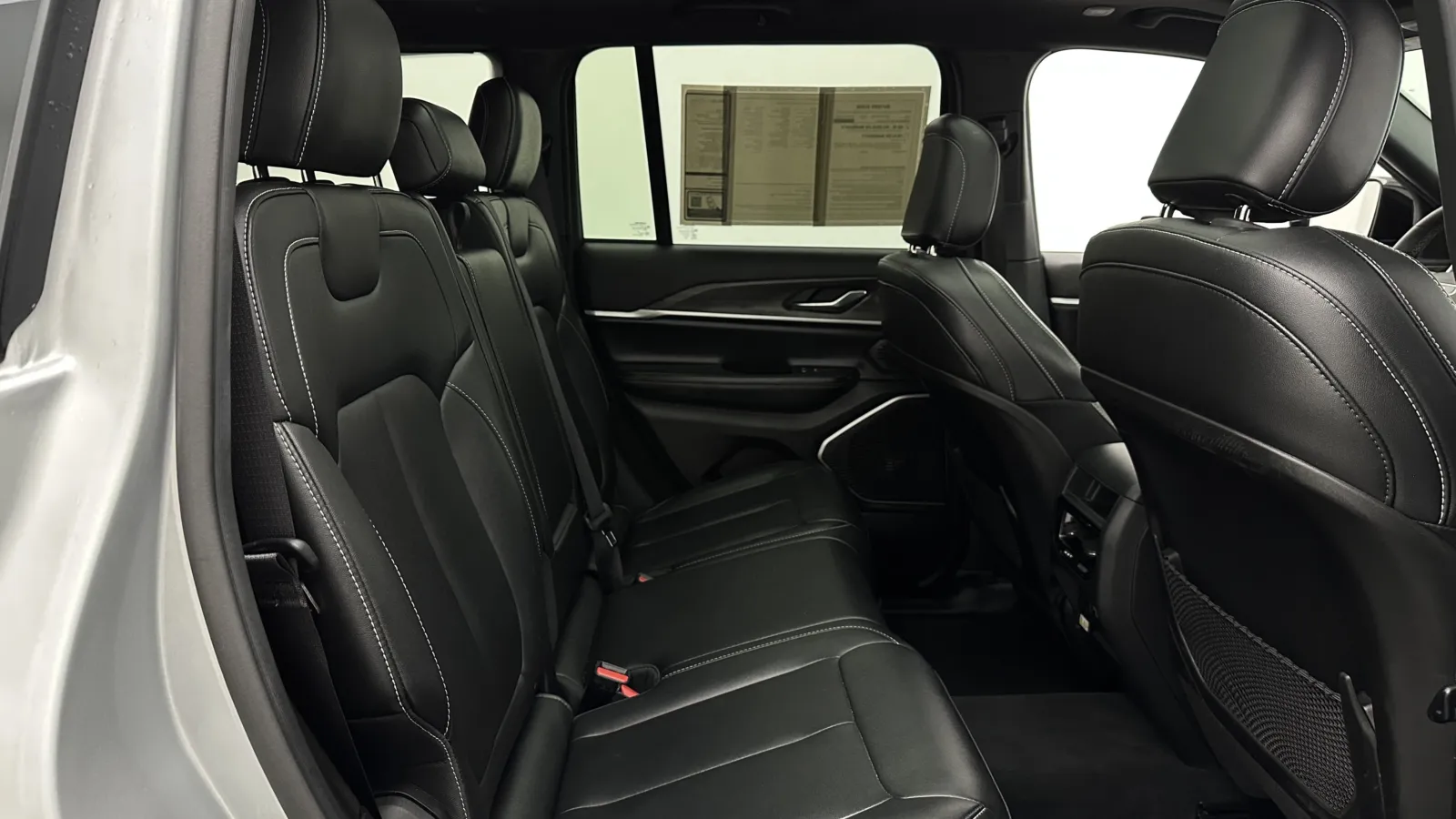 Jeep Grand Cherokee photo 35
