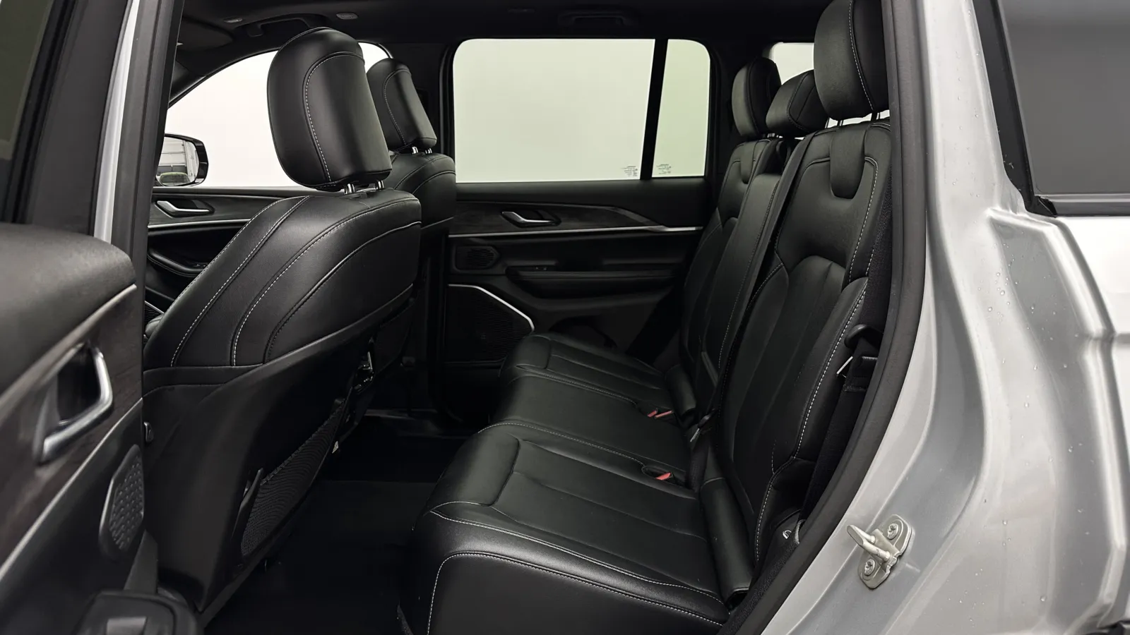 Jeep Grand Cherokee photo 26
