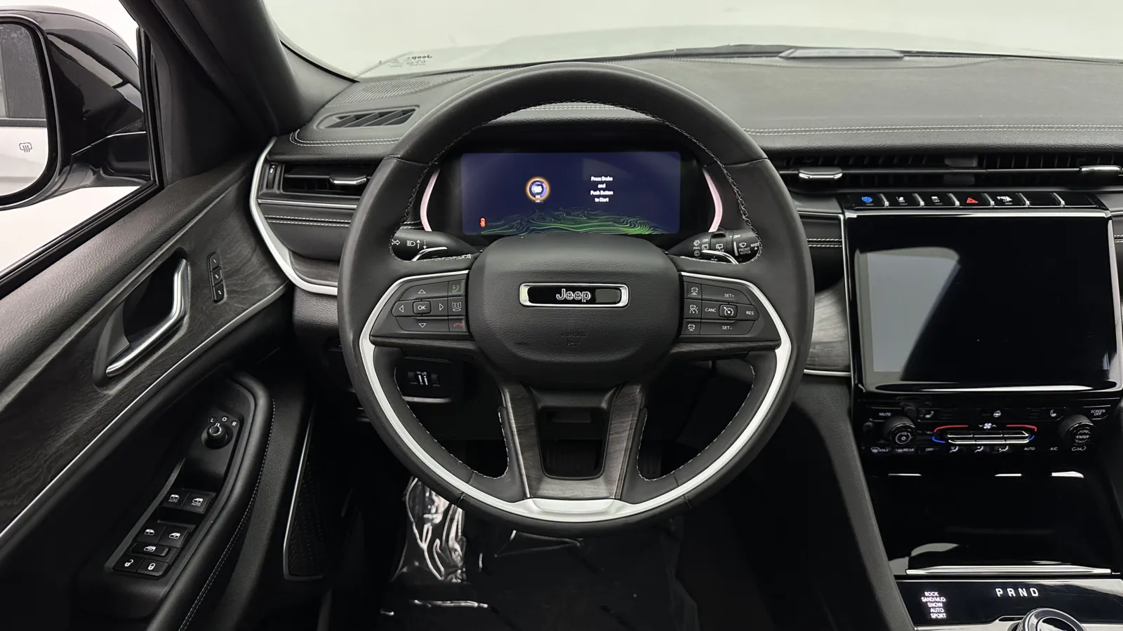 Jeep Grand Cherokee photo 28