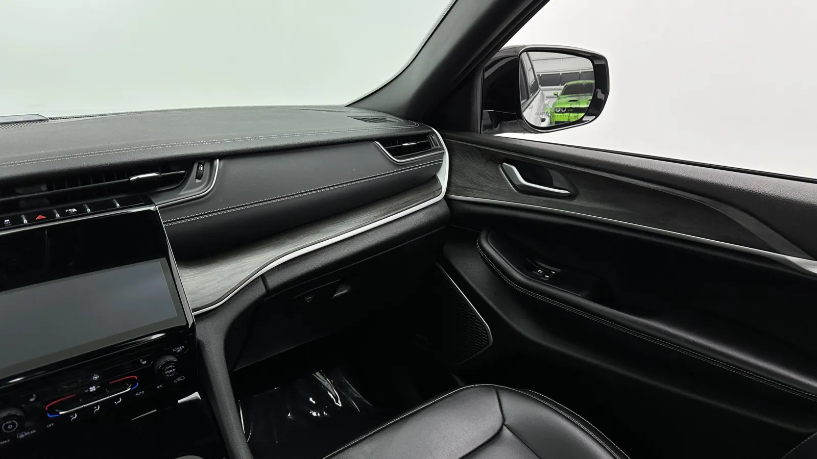 Jeep Grand Cherokee photo 31