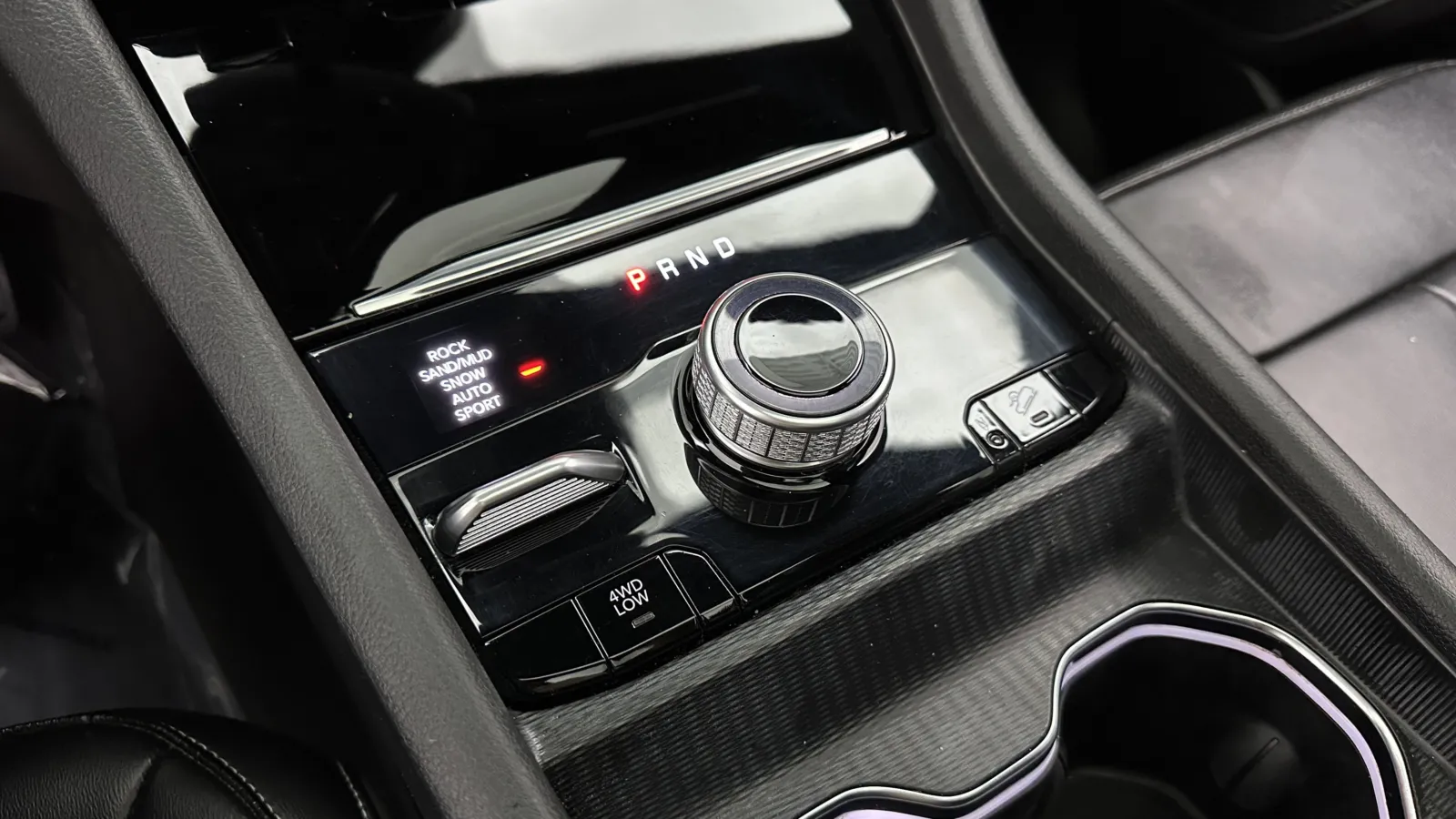 Jeep Grand Cherokee photo 19