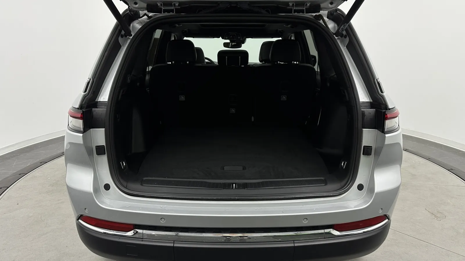Jeep Grand Cherokee photo 32