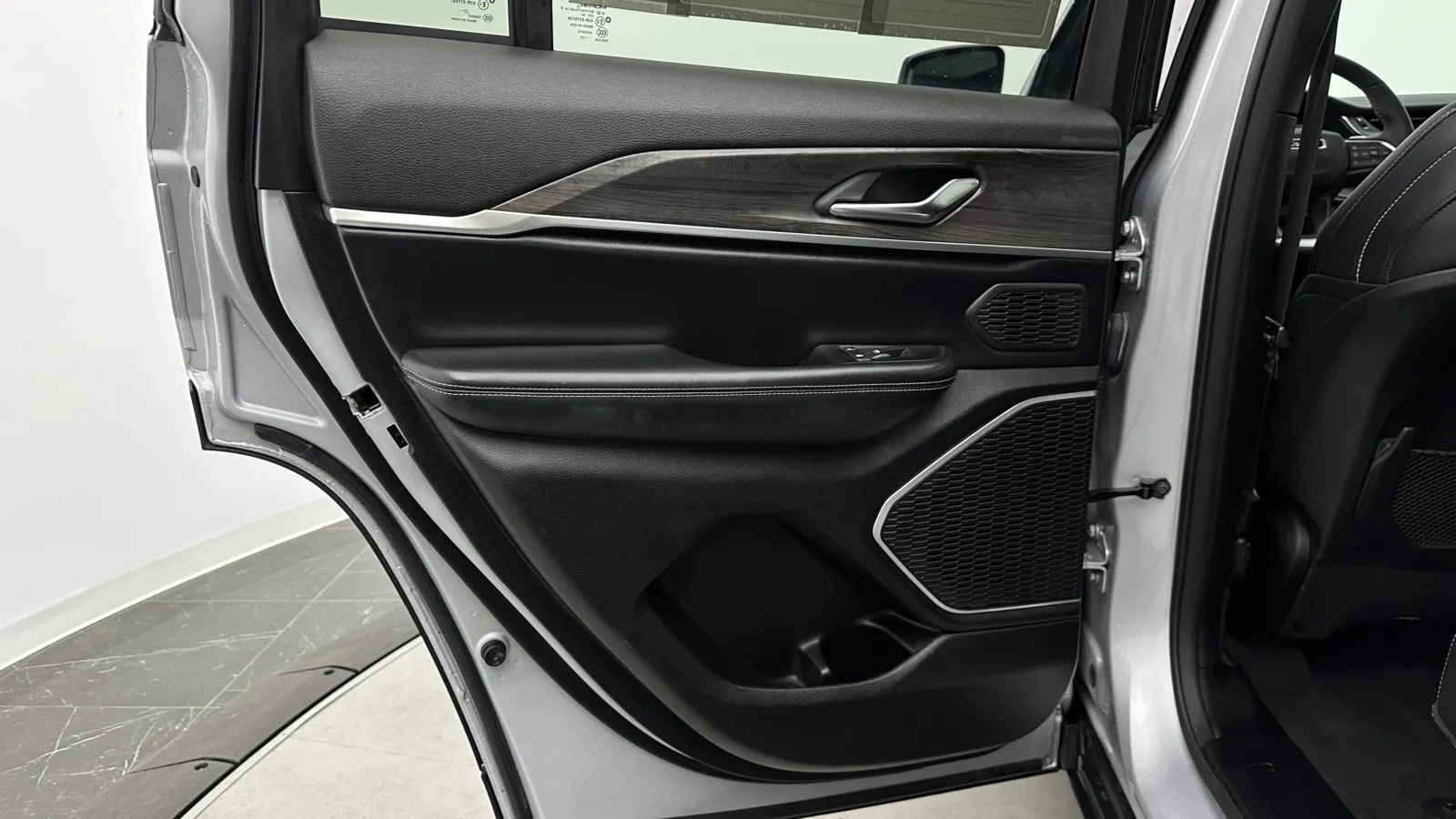 Jeep Grand Cherokee photo 27