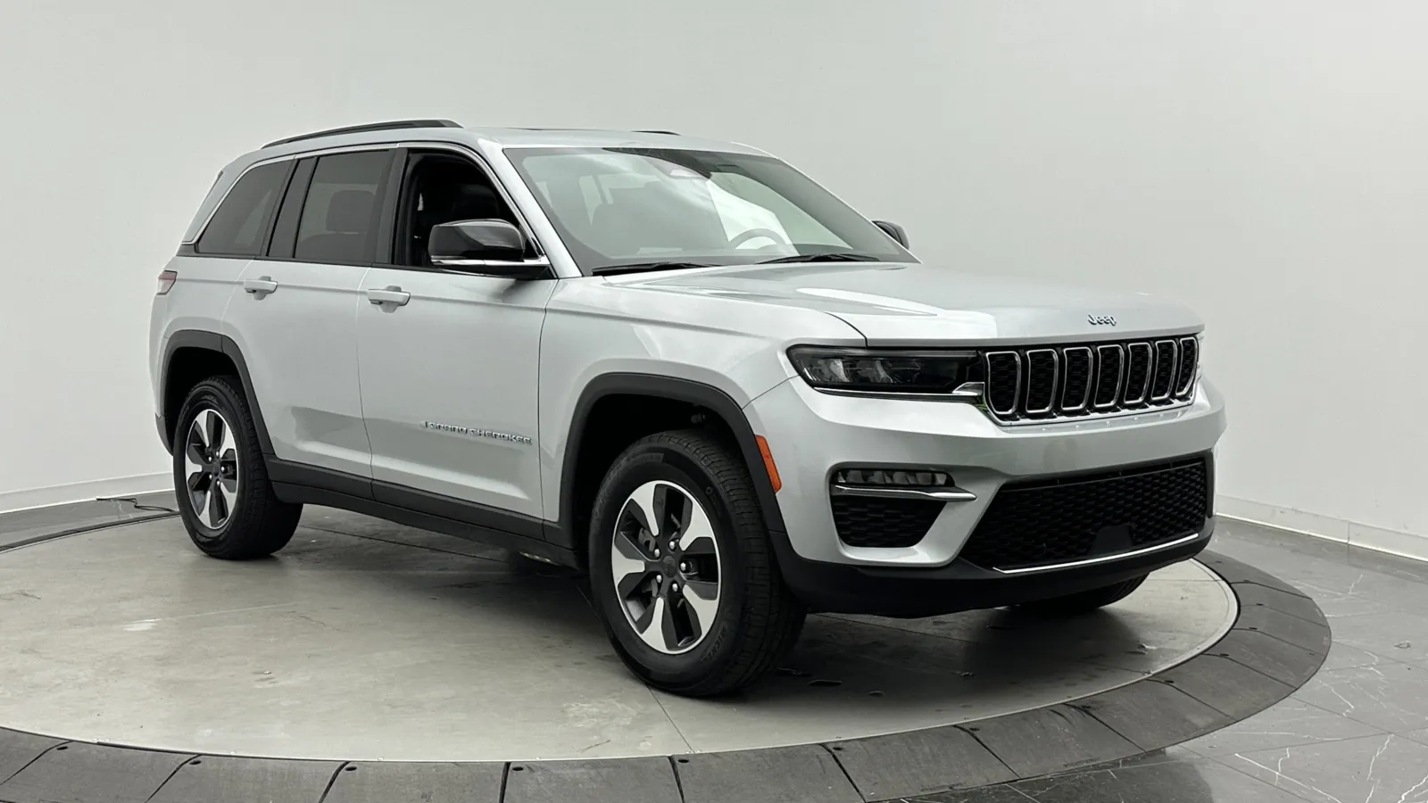 Jeep Grand Cherokee photo 3
