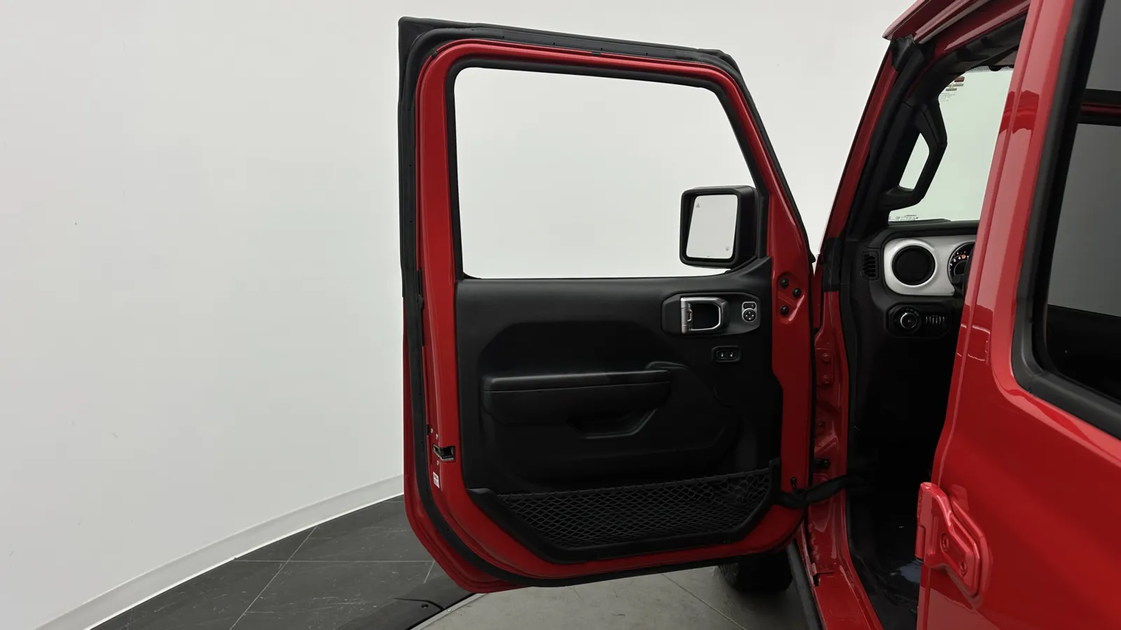 Jeep Wrangler photo 11
