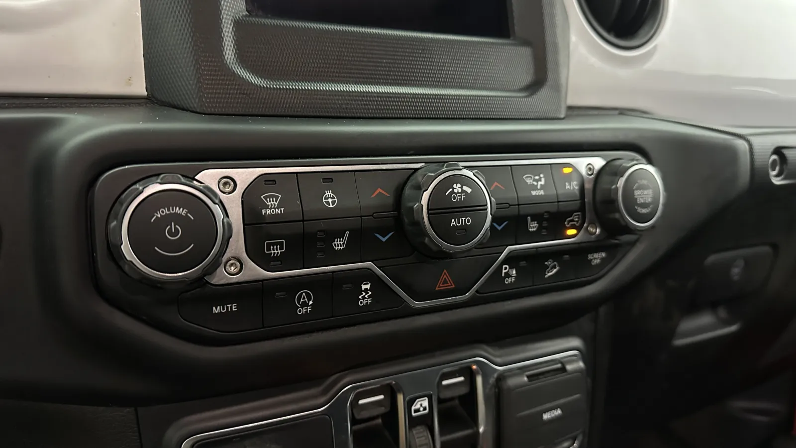 Jeep Wrangler photo 15
