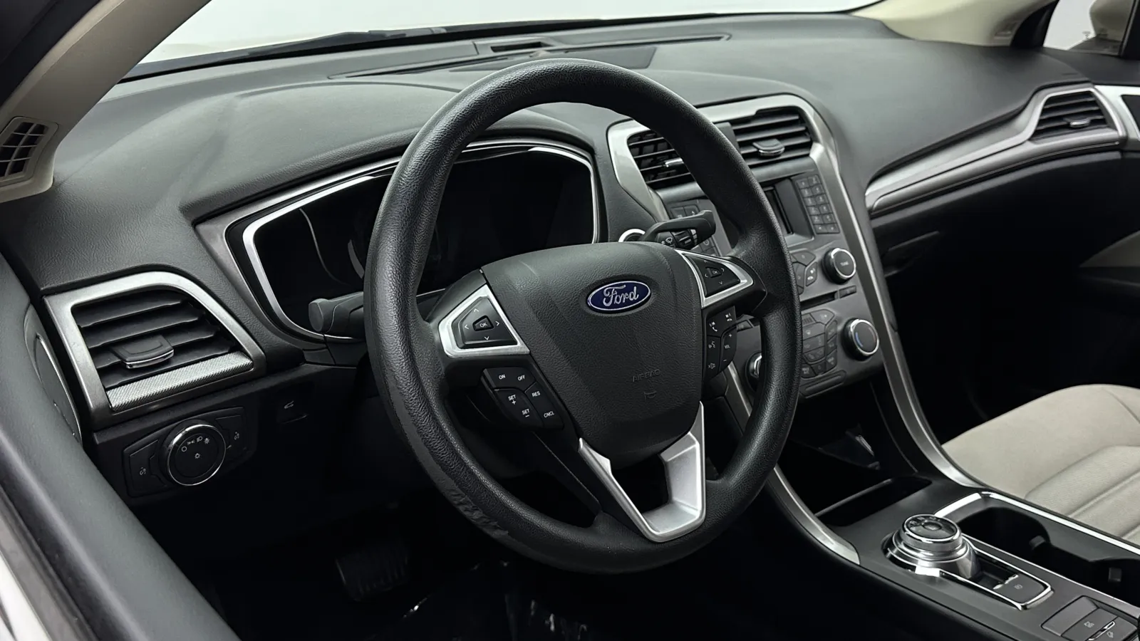 Ford Fusion photo 8