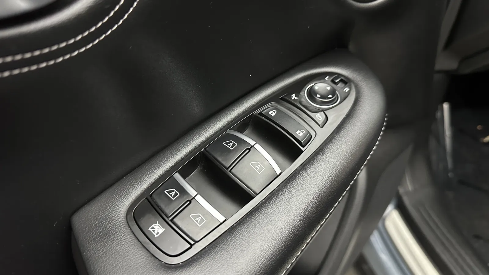 Infiniti QX55 photo 12